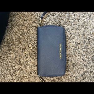 Michael Kors wallet. Great condition!!